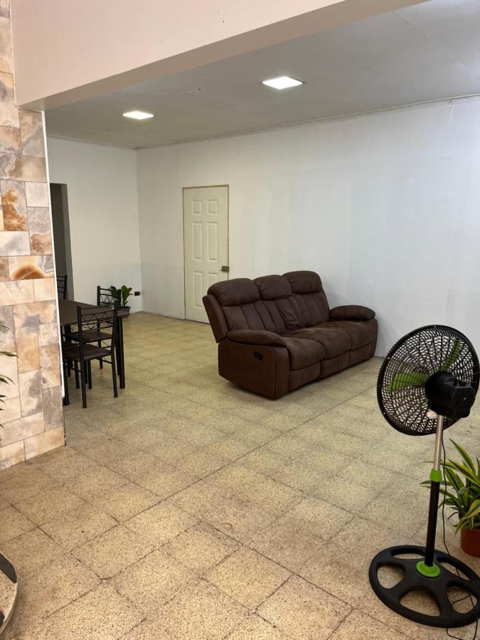 El Parque Bed And Breakfast Alajuela Luaran gambar
